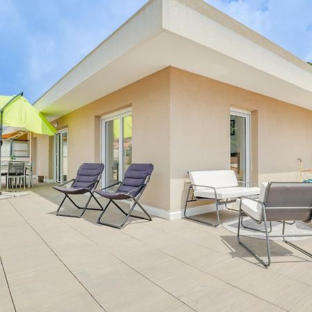 Spacieux Rooftop Parking, Terrasse Ensoleillee ม็องตง ภายนอก รูปภาพ
