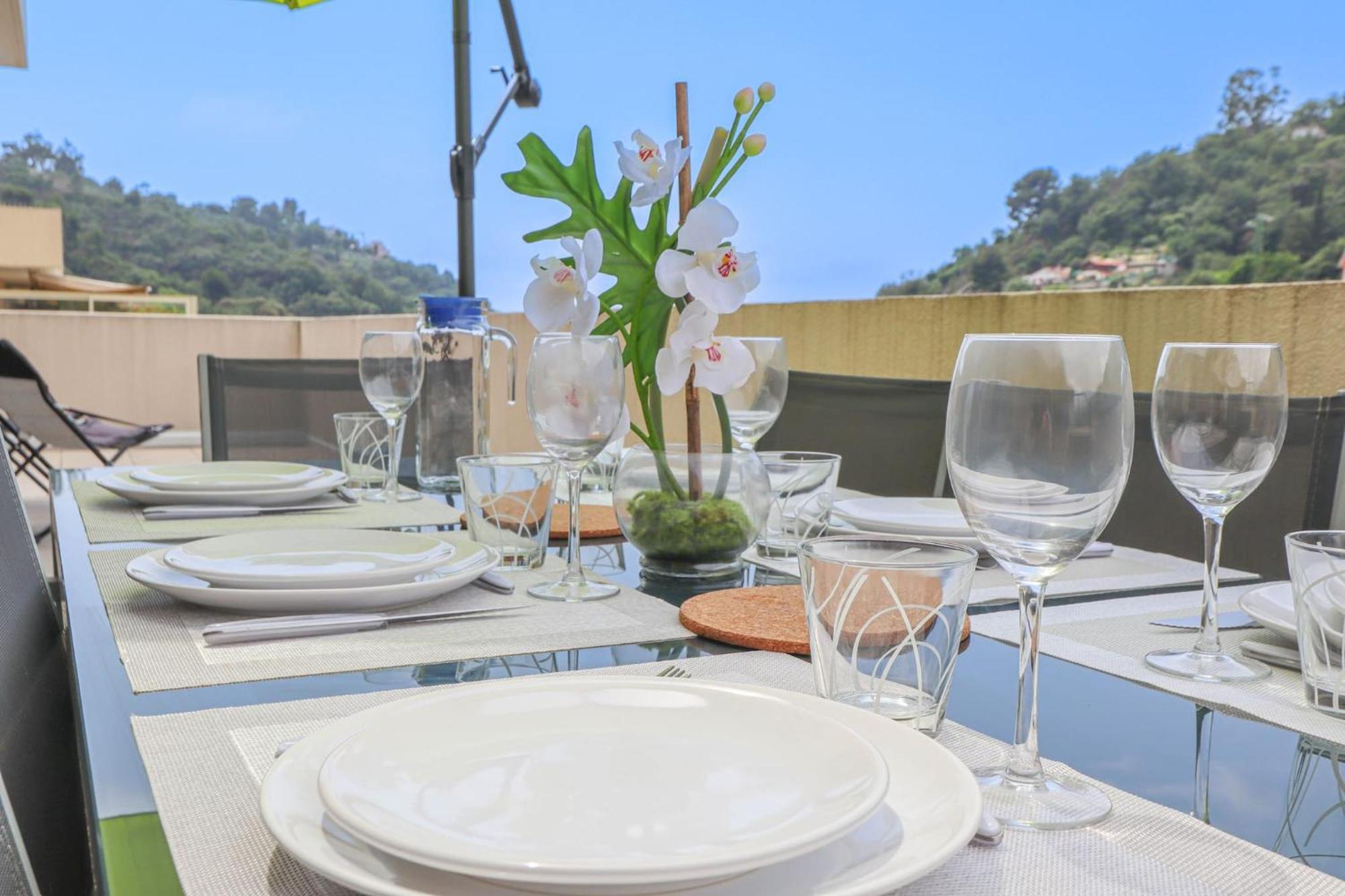 Spacieux Rooftop Parking, Terrasse Ensoleillee ม็องตง ภายนอก รูปภาพ