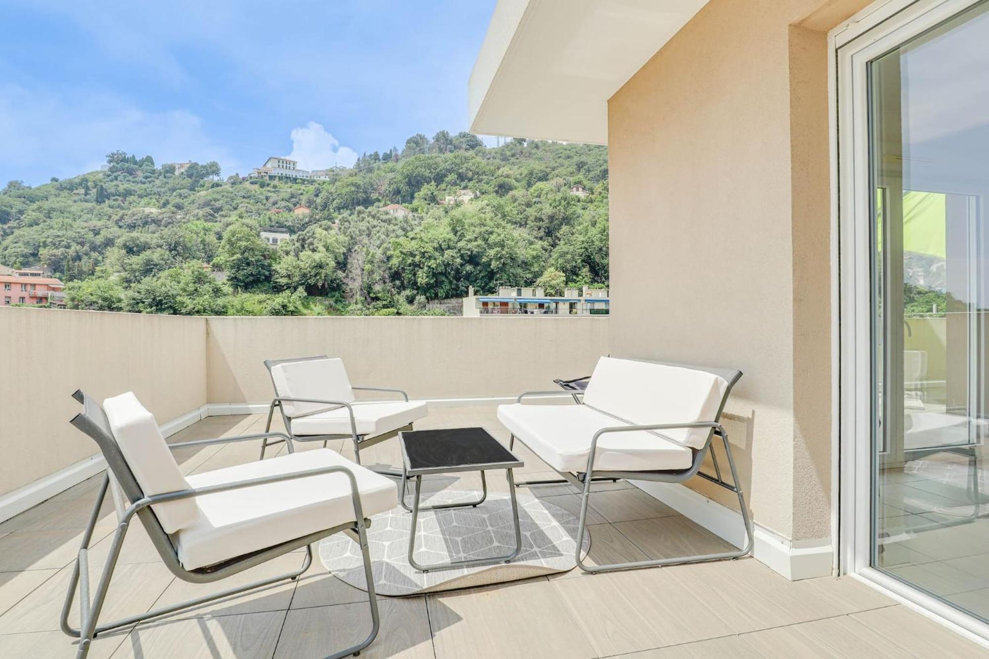 Spacieux Rooftop Parking, Terrasse Ensoleillee ม็องตง ภายนอก รูปภาพ
