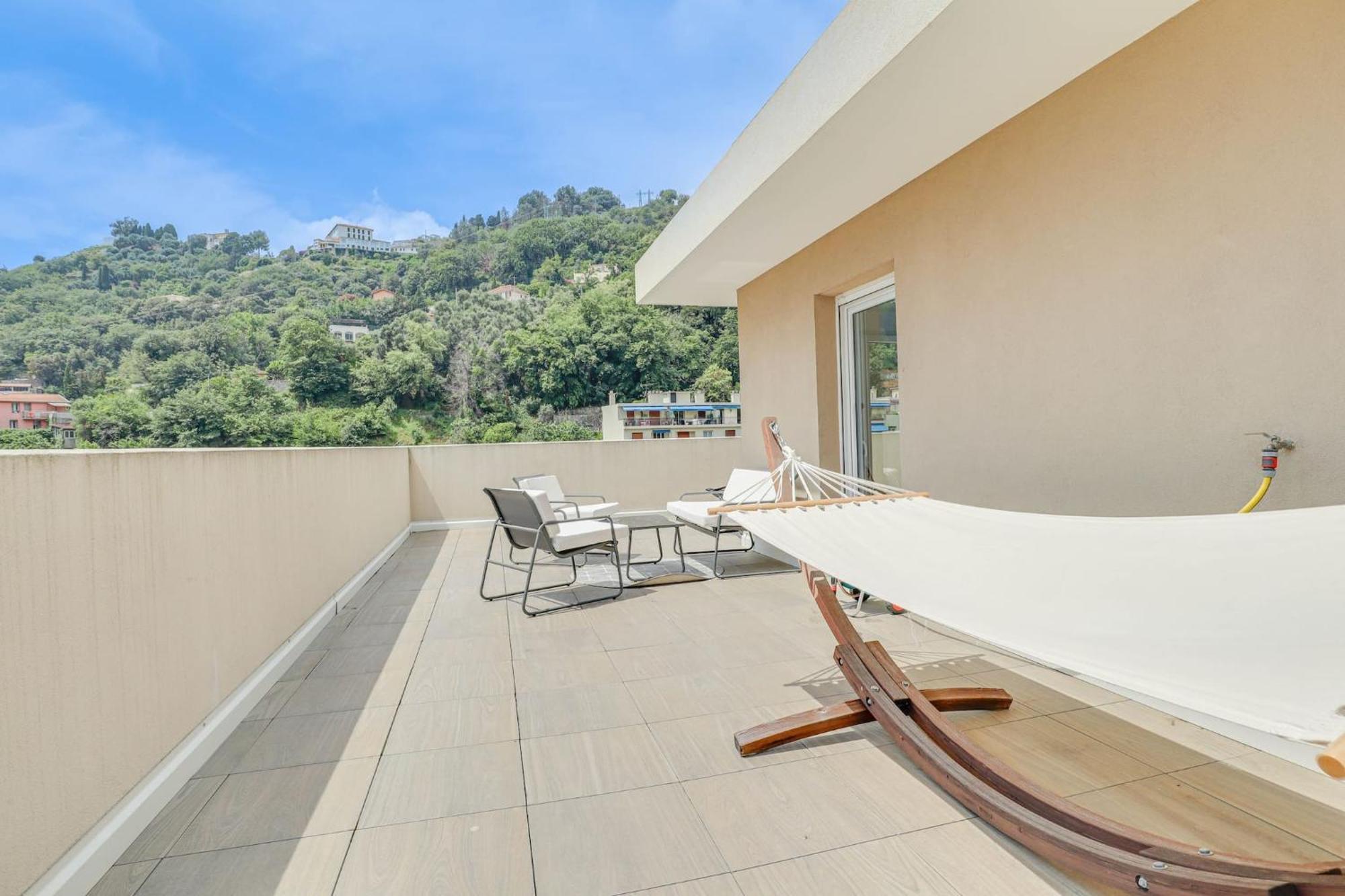 Spacieux Rooftop Parking, Terrasse Ensoleillee ม็องตง ภายนอก รูปภาพ