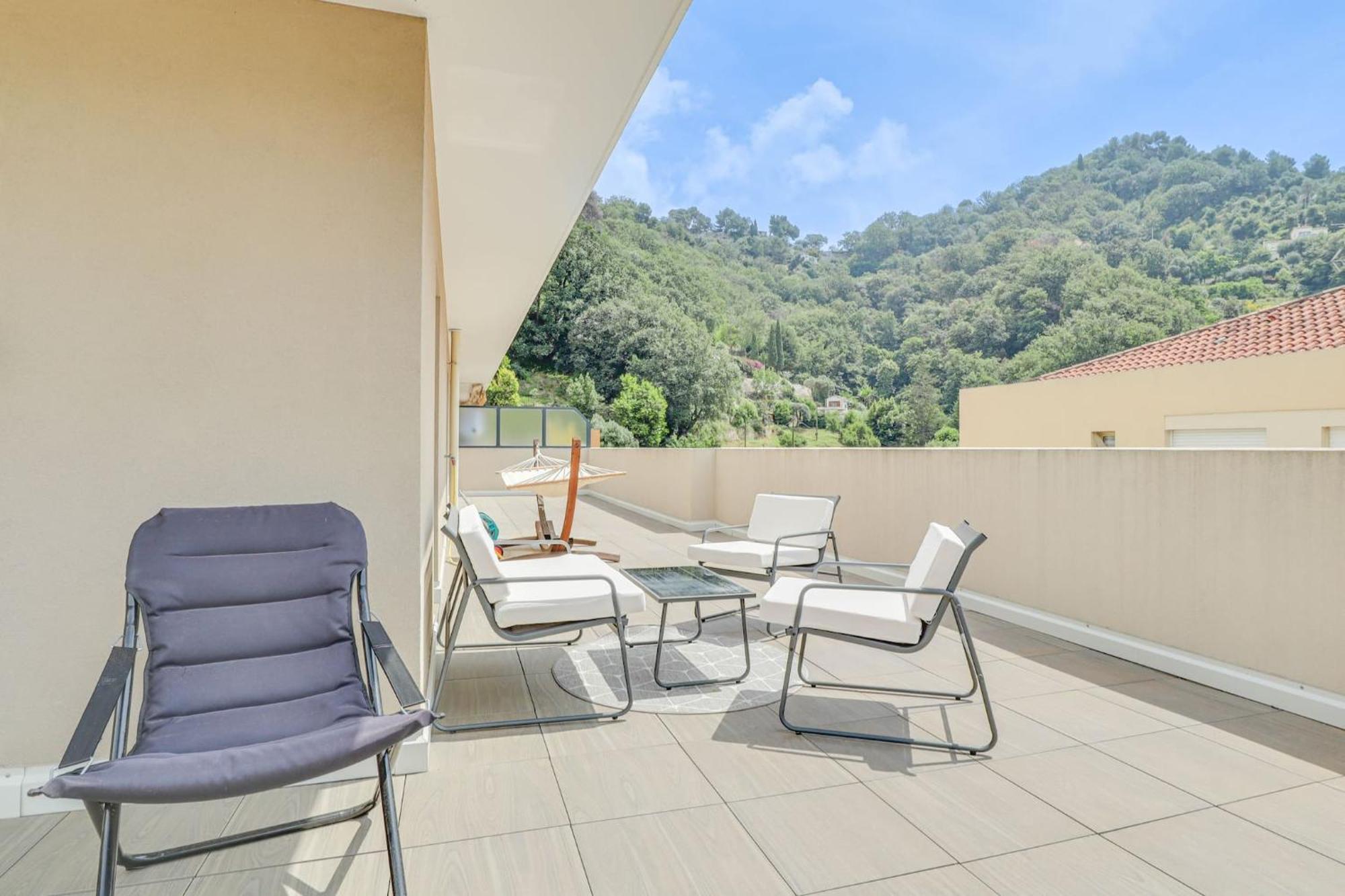 Spacieux Rooftop Parking, Terrasse Ensoleillee ม็องตง ภายนอก รูปภาพ