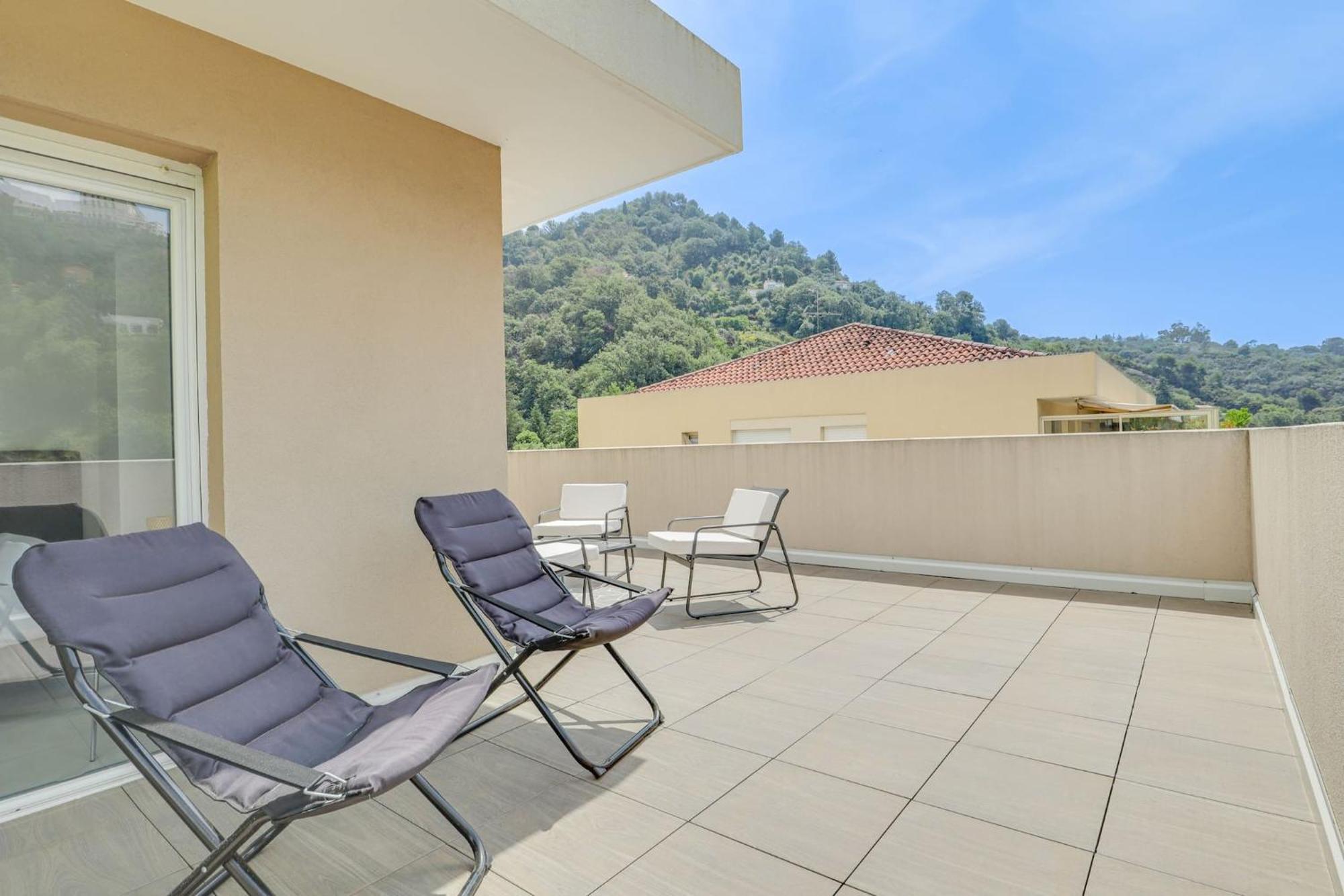 Spacieux Rooftop Parking, Terrasse Ensoleillee ม็องตง ภายนอก รูปภาพ
